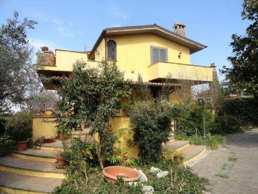 Villa in Via Rufelli a Ariccia
