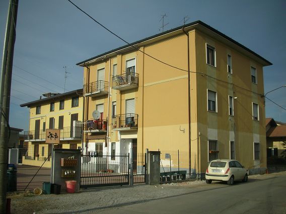 Bilocale in Via Ugo Foscolo in zona Massina a Cislago