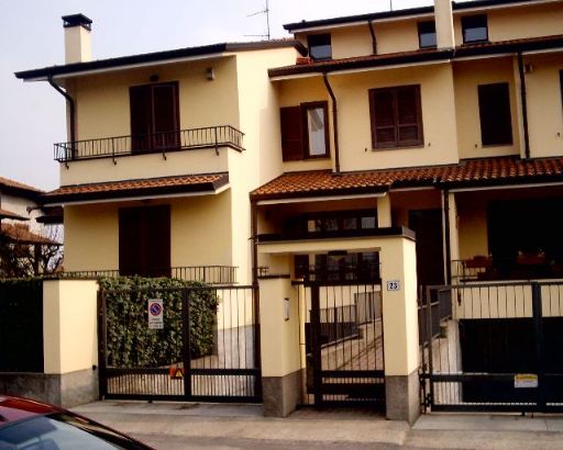 Villa a schiera in Via Cesare Battisti a Turate