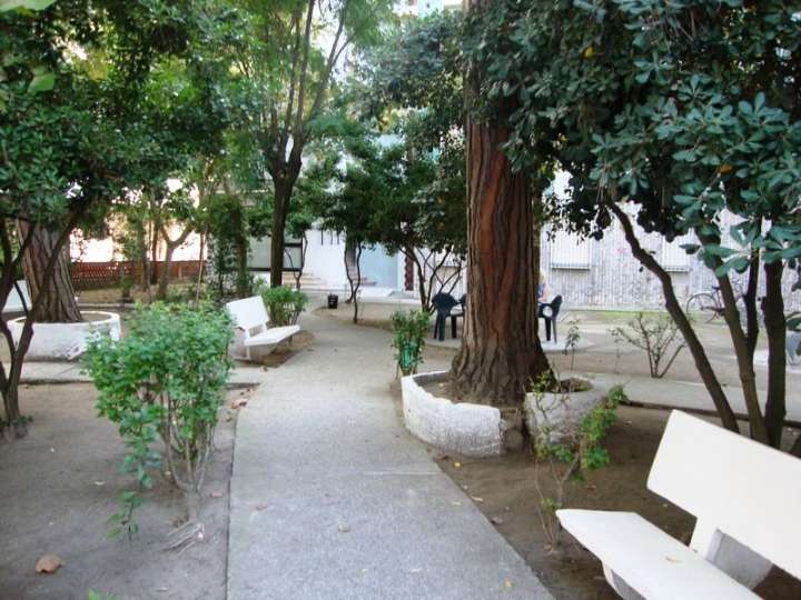 retro condominio con giardino