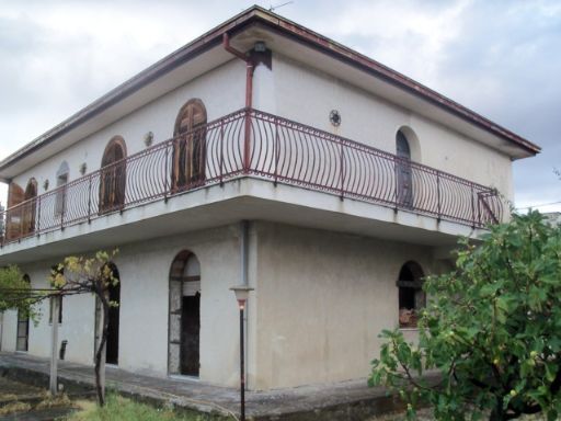 Villa da ristrutturare a San Pietro Clarenza