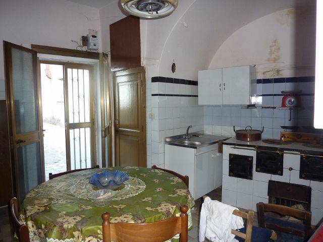 Kitchen (640x480).jpg