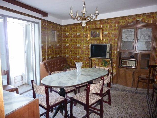 Dining room (640x480).jpg
