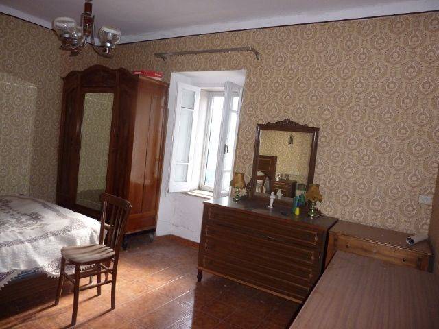 Bedroom (2) (640x480).jpg