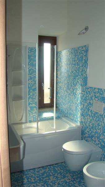 particolare su vasca idromassaggio.JPG