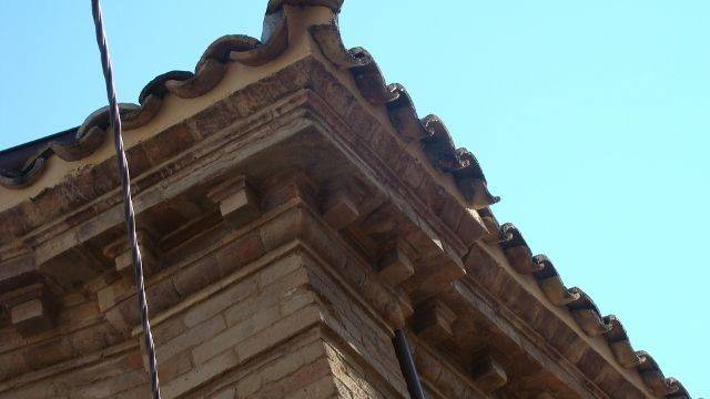 particolare cornicione a mattone faccia vista (640