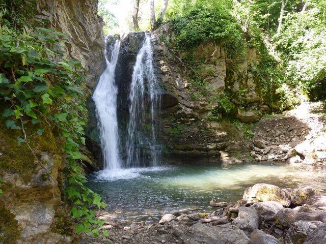 Walk along the waterfalls 11 (640x480).jpg