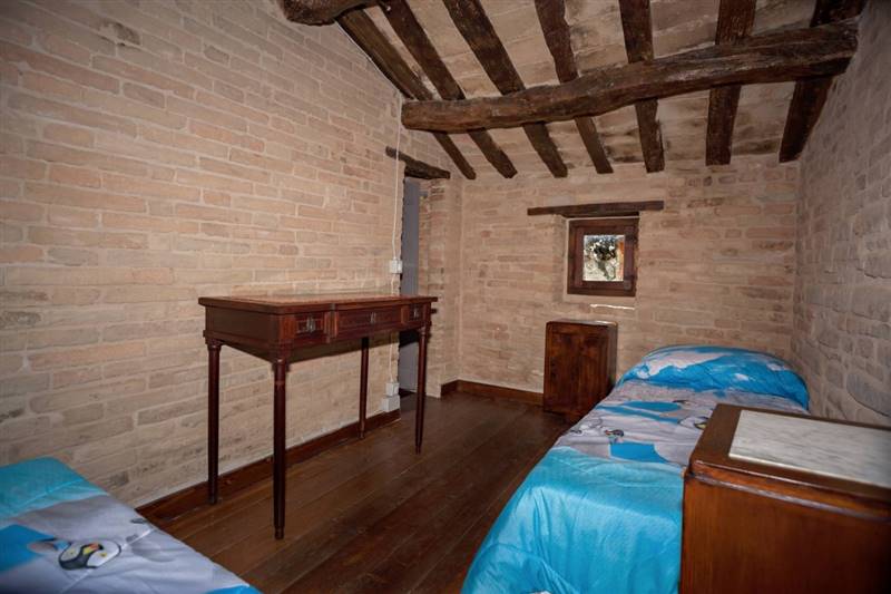 06 MONSAMPIETRO MORICO - Casa rurale in pietra e m