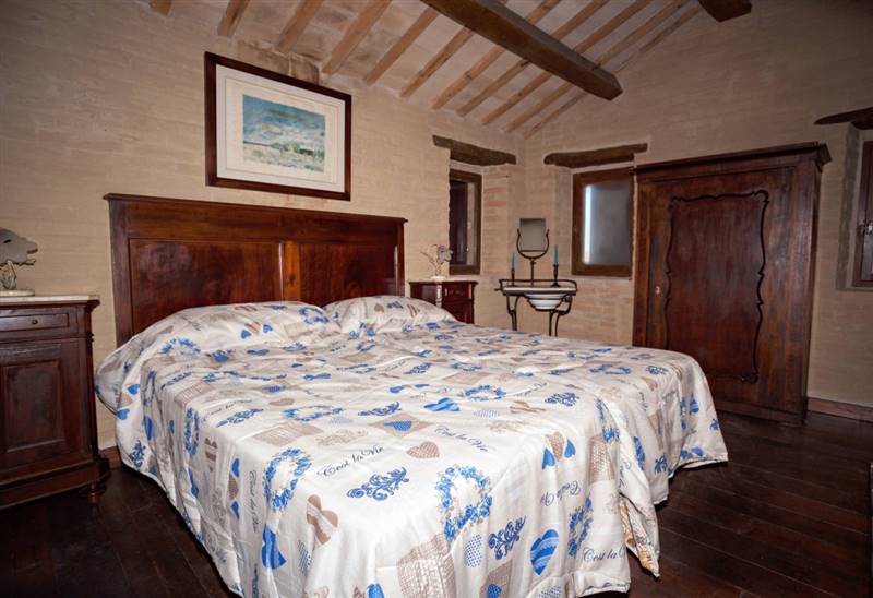 03 MONSAMPIETRO MORICO - Casa rurale in pietra e m