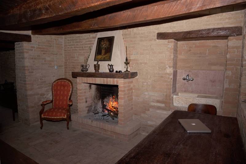 08 MONSAMPIETRO MORICO - Casa rurale in pietra e m