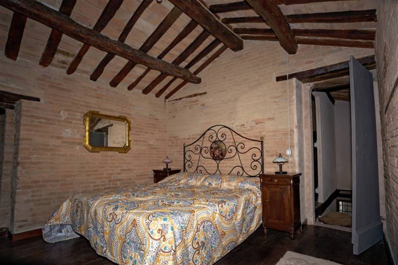 05 MONSAMPIETRO MORICO - Casa rurale in pietra e m