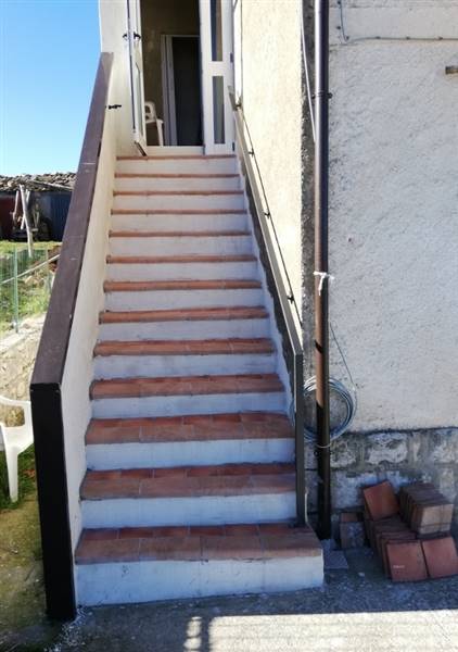 scalinata di accesso al primo piano