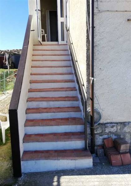 scalinata di accesso al primo piano