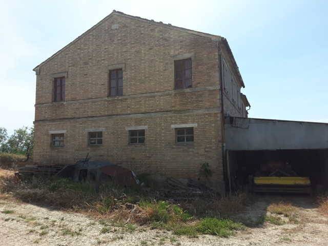 02TERRENO AGRICOLO DI 14 ETTARI CON CASOLARE DA RI