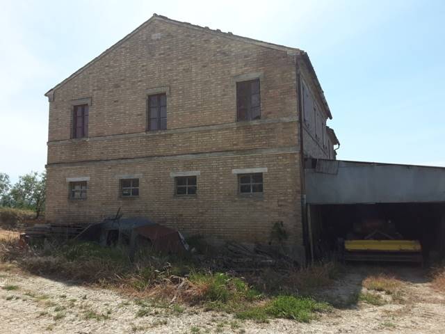 02TERRENO AGRICOLO DI 14 ETTARI CON CASOLARE DA RI