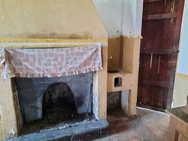 16 TERRENO AGRICOLO DI 14 ETTARI CON CASOLARE DA R