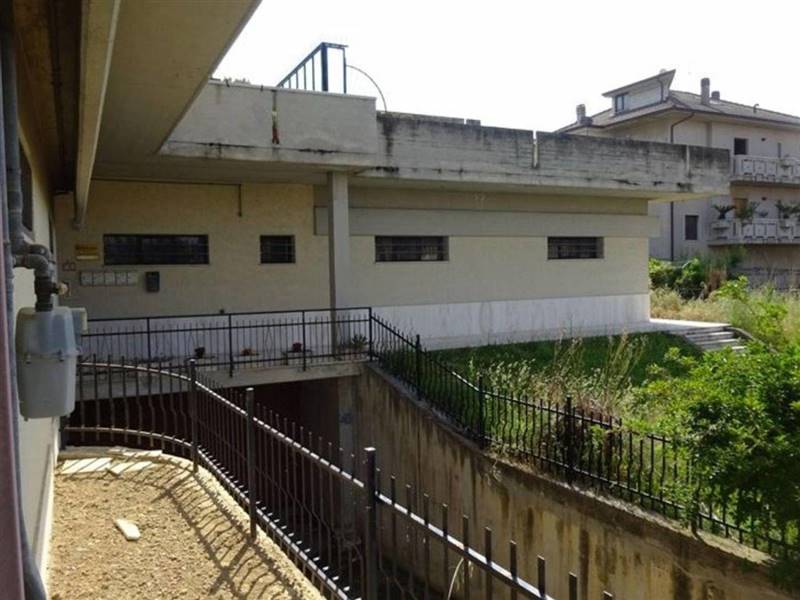 negozio con magazzino e garage dileoimmobiliare ve