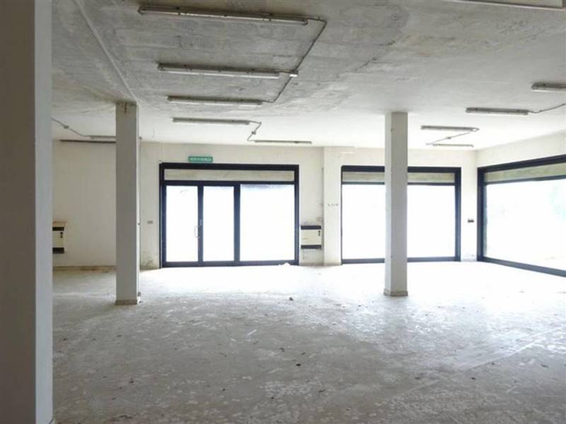 negozio con magazzino e garage dileoimmobiliare ve