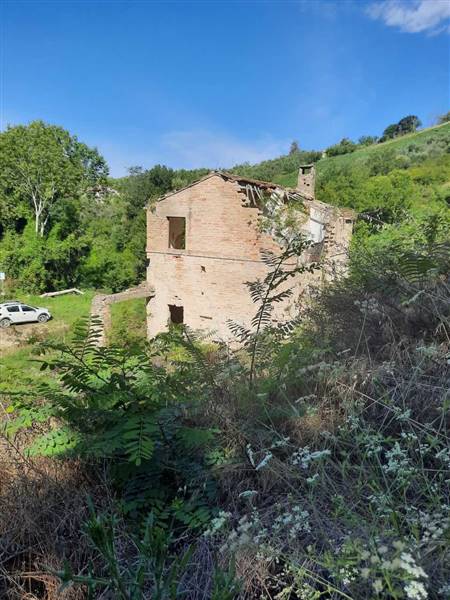 01 RUDERE DA RISTRUTTURARE CON TERRENO CARASSAI.jp