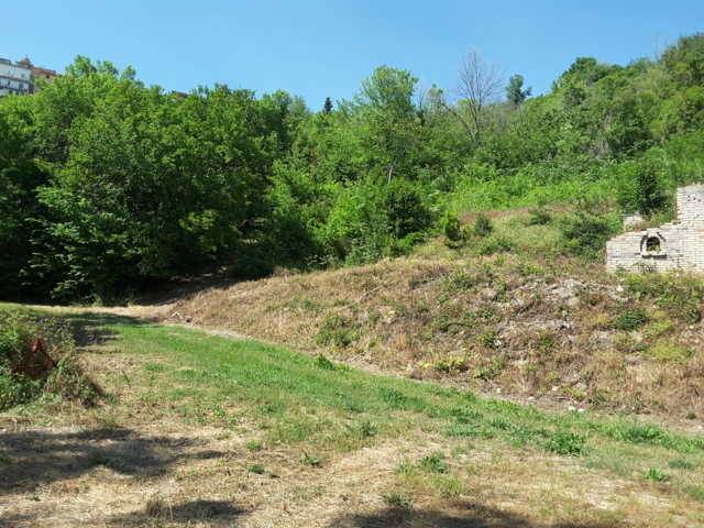 07 RUDERE DA RISTRUTTURARE CON TERRENO CARASSAI.jp