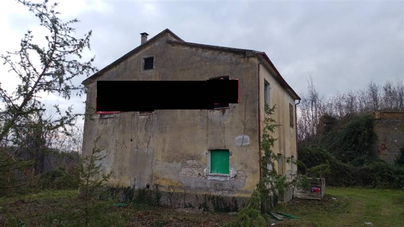 04 ASCOLI PICENO -Terreno di 14 ettari con fabbric