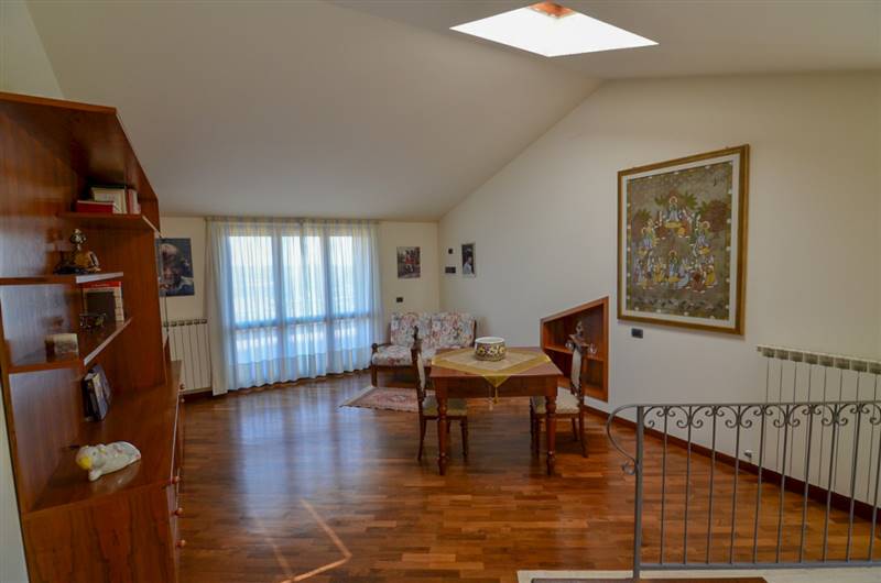 21 ACQUAVIVA PICENA VILLA CON VISTA MARE.jpg