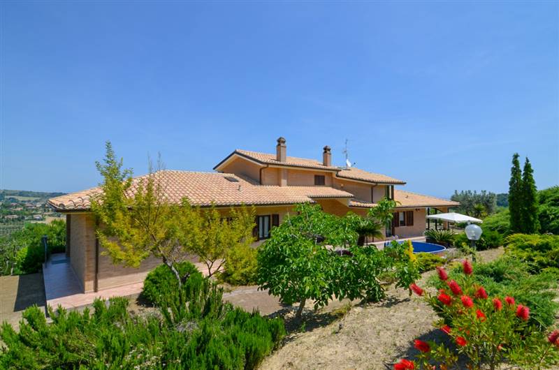 06 ACQUAVIVA PICENA VILLA CON VISTA MARE .jpg