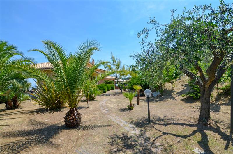 04 ACQUAVIVA PICENA VILLA CON VISTA MARE .jpg
