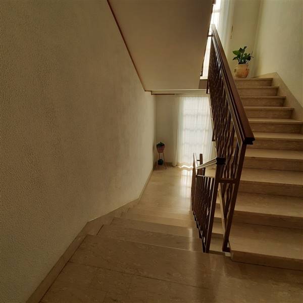 17 RIPATRASONE-CASA INDIPENDENTE CON 12 ETTARI DI