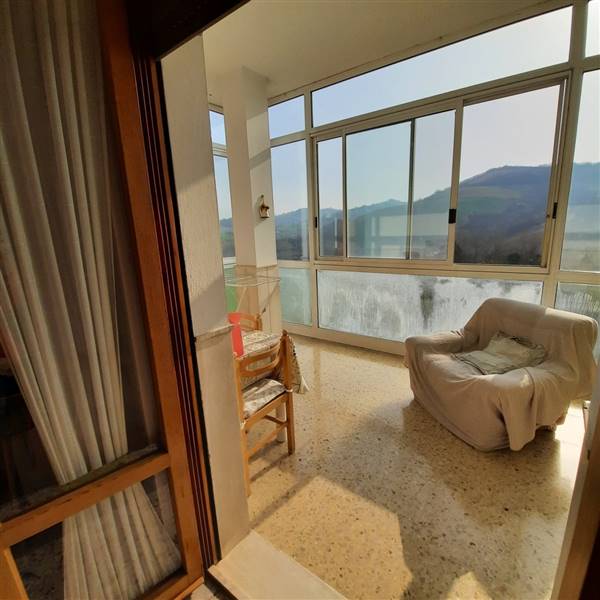 20 RIPATRASONE-CASA INDIPENDENTE CON 12 ETTARI DI