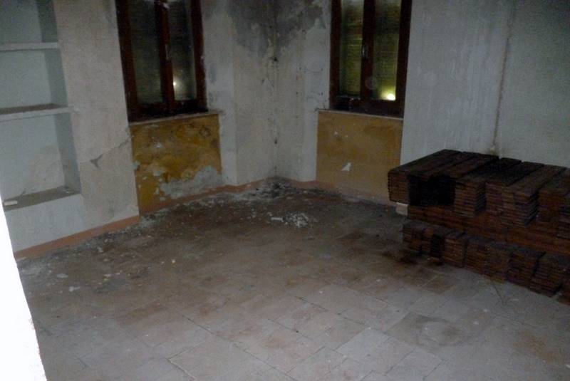 FERMO-CASALE DI CAMPAGNA-CAMERA-.JPG