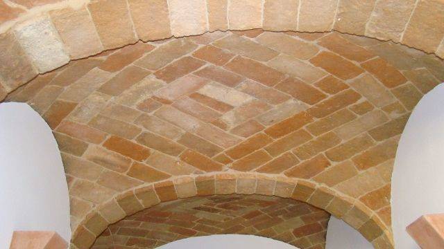 2 Particolari ingresso palazzo Del borgo (640x360)