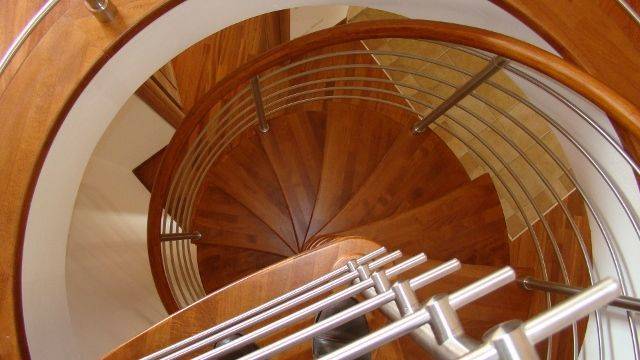 Scala a chiocciola per accesso a piano mansarda (6