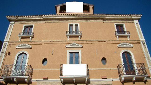 1 Facciata principale del palazzo (640x360).jpg