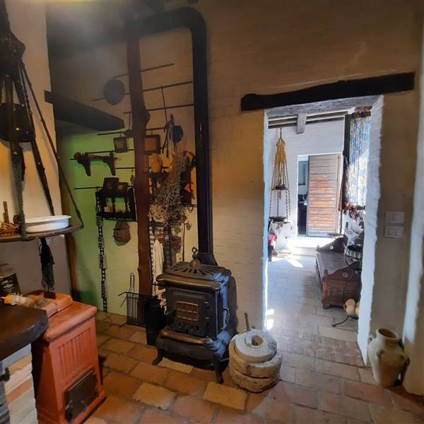 15 CARASSAI - CASOLARE RISTRUTTURATO.jpg