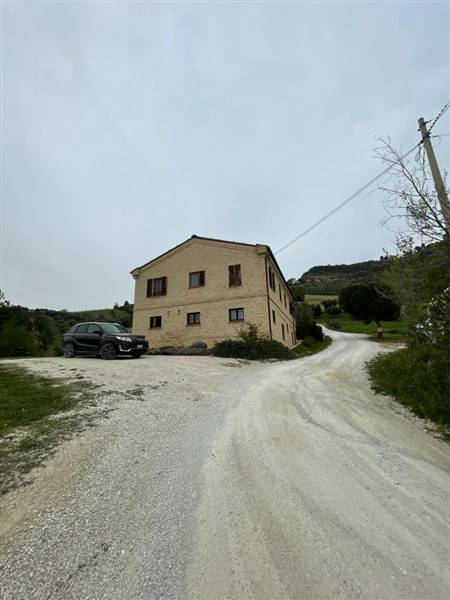 08 RIPATRANSONE - BILOCALE IN COLLINA.jpeg