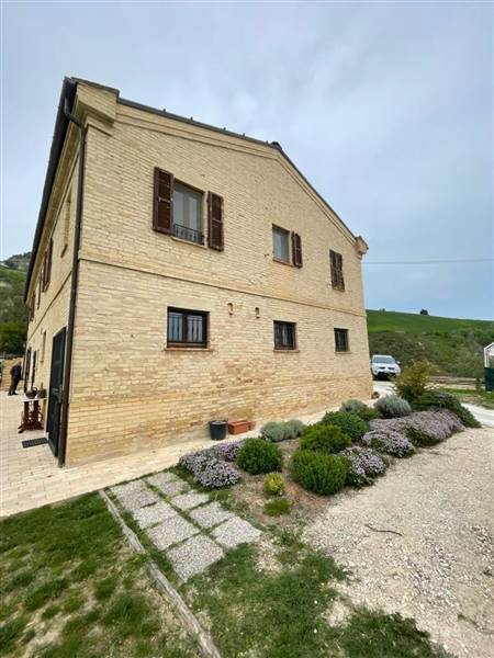 07 RIPATRANSONE - BILOCALE IN COLLINA.jpeg