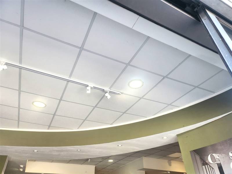 DILEOIMMOBILIARE VENDE CAPANNONE CON PIAZZALE A RO