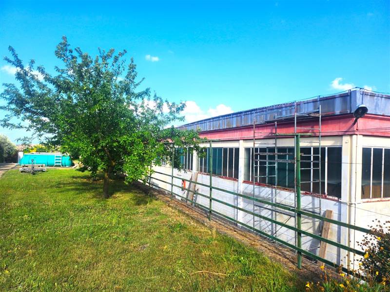 DILEOIMMOBILIARE VENDE CAPANNONE CON PIAZZALE A RO