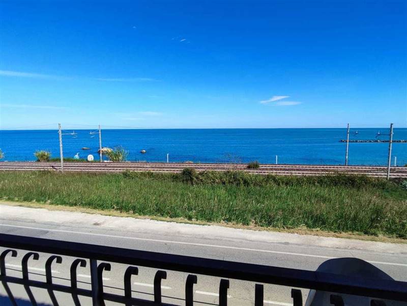 01 GROTTAMMARE- CASA CIELO TERRA DA RISTRUTTURARE