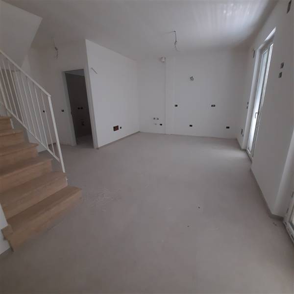 11 GROTTAMMARE -  TRILOCALE NUOVO A 300 METRI DAL