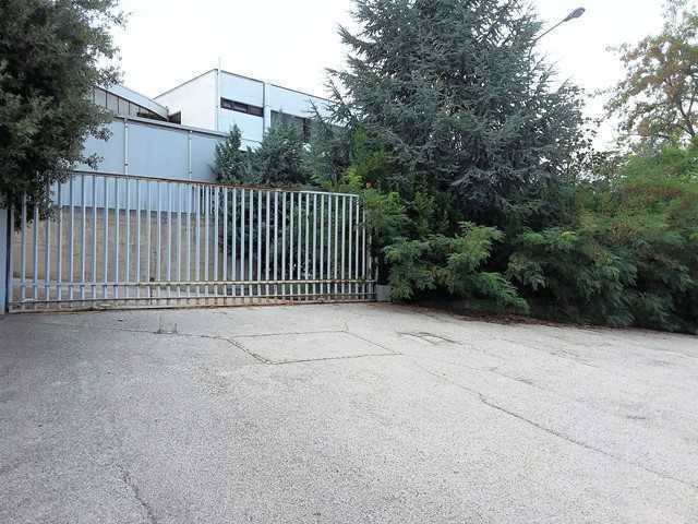 C ingresso su piazzale.jpg