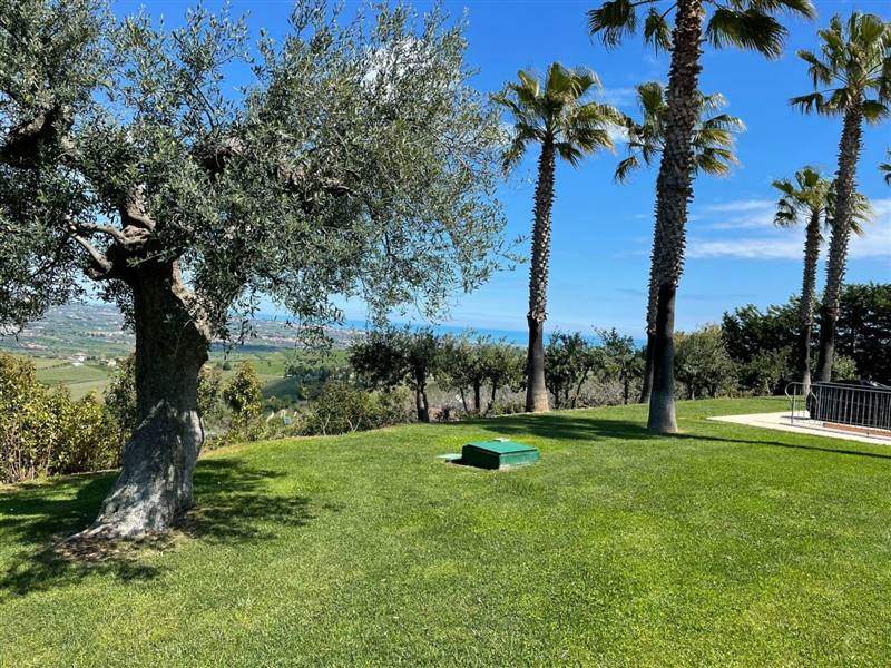 DILEOIMMOBILIARE VENDE VILLA CON PISCINA (4).jpeg