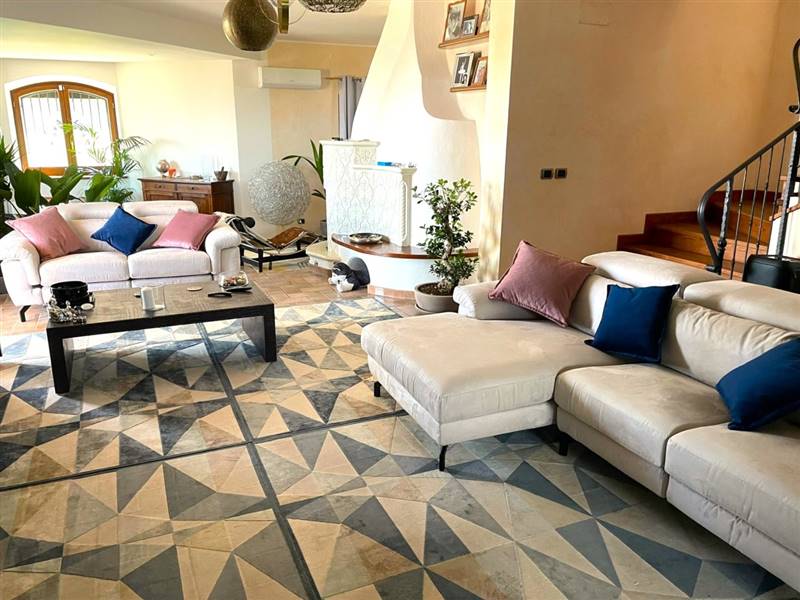 DILEOIMMOBILIARE VENDE VILLA CON PISCINA VISTA MAR