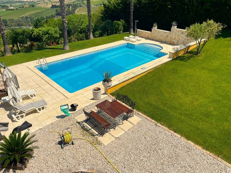 DILEOIMMOBILIARE VENDE VILLA CON PISCINA (20).jpeg