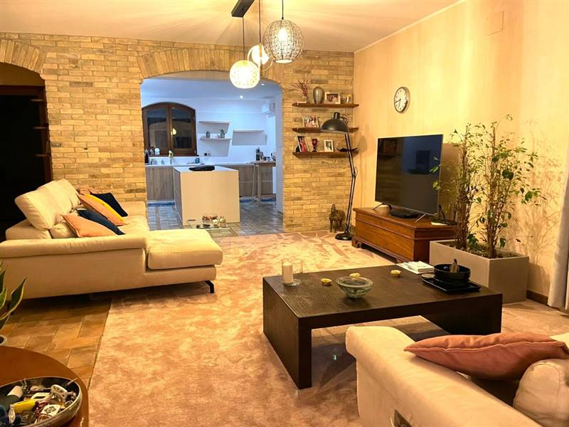 DILEOIMMOBILIARE VENDE VILLA CON PISCINA VISTA MAR