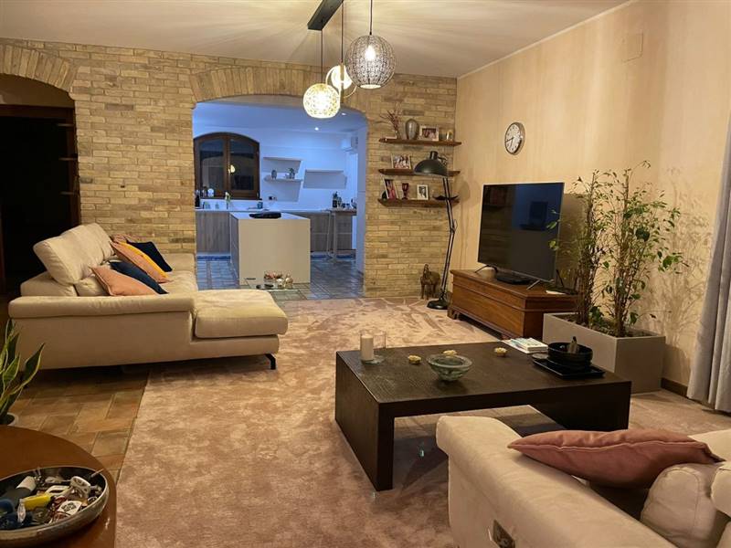 DILEOIMMOBILIARE VENDE VILLA CON PISCINA (3).jpeg