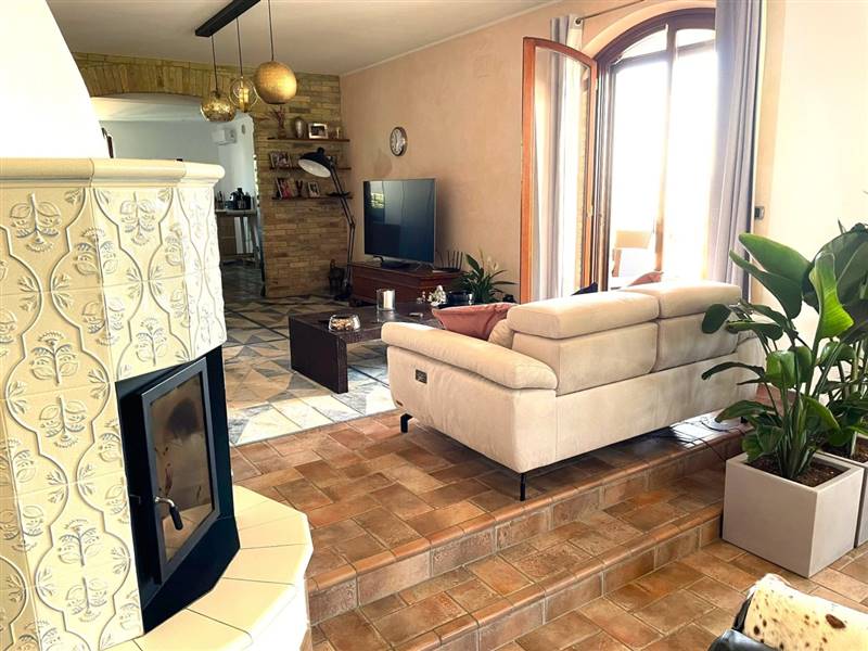 DILEOIMMOBILIARE VENDE VILLA CON PISCINA VISTA MAR