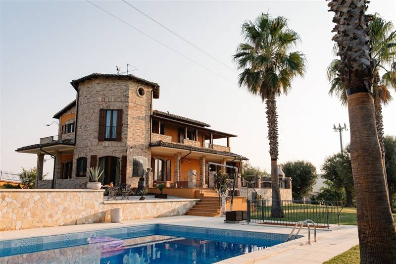 DILEOIMMOBILIARE VENDE VILLA CON PISCINA (8).jpg