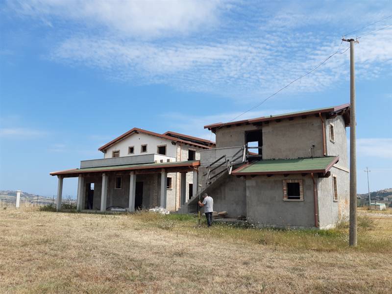 10 TORTORETO - COUNTRY HOUSE DA RISTRUTTURARE.jpg